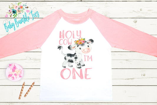 Holy cow I'm one // One Birthday Shirt // Birthday girl // Cake Smash Outfit // 1st Birthday // Farm birthday // Toddler // Cow Birthday